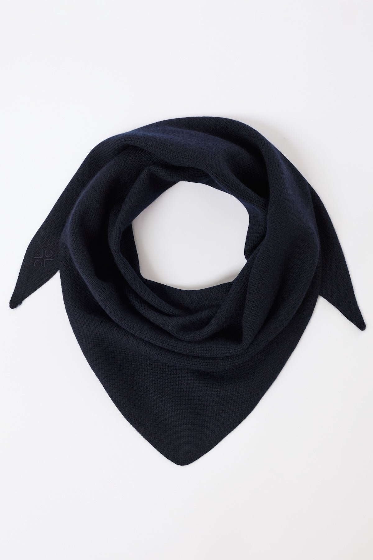 langerchen-dreiecks-schal-aus-gots-wolle-navy image 1