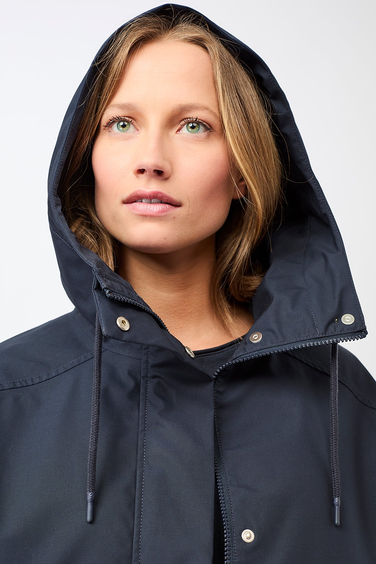 langerchen-kurze-regenjacke-mit-rei-verschlusstasche-navy image 5