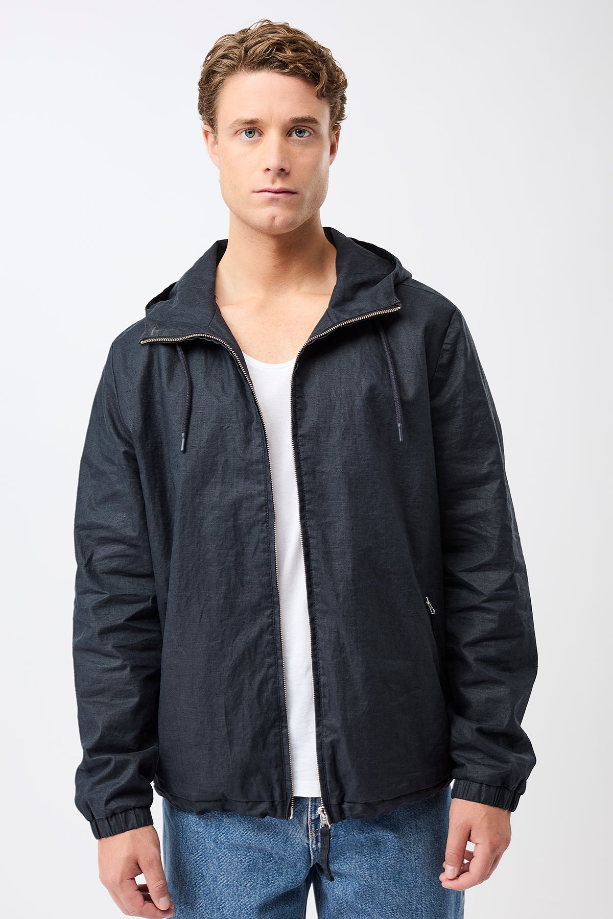 langerchen-li01-kurze-jacke-aus-beschichtetem-bio-leinen-navy image 4