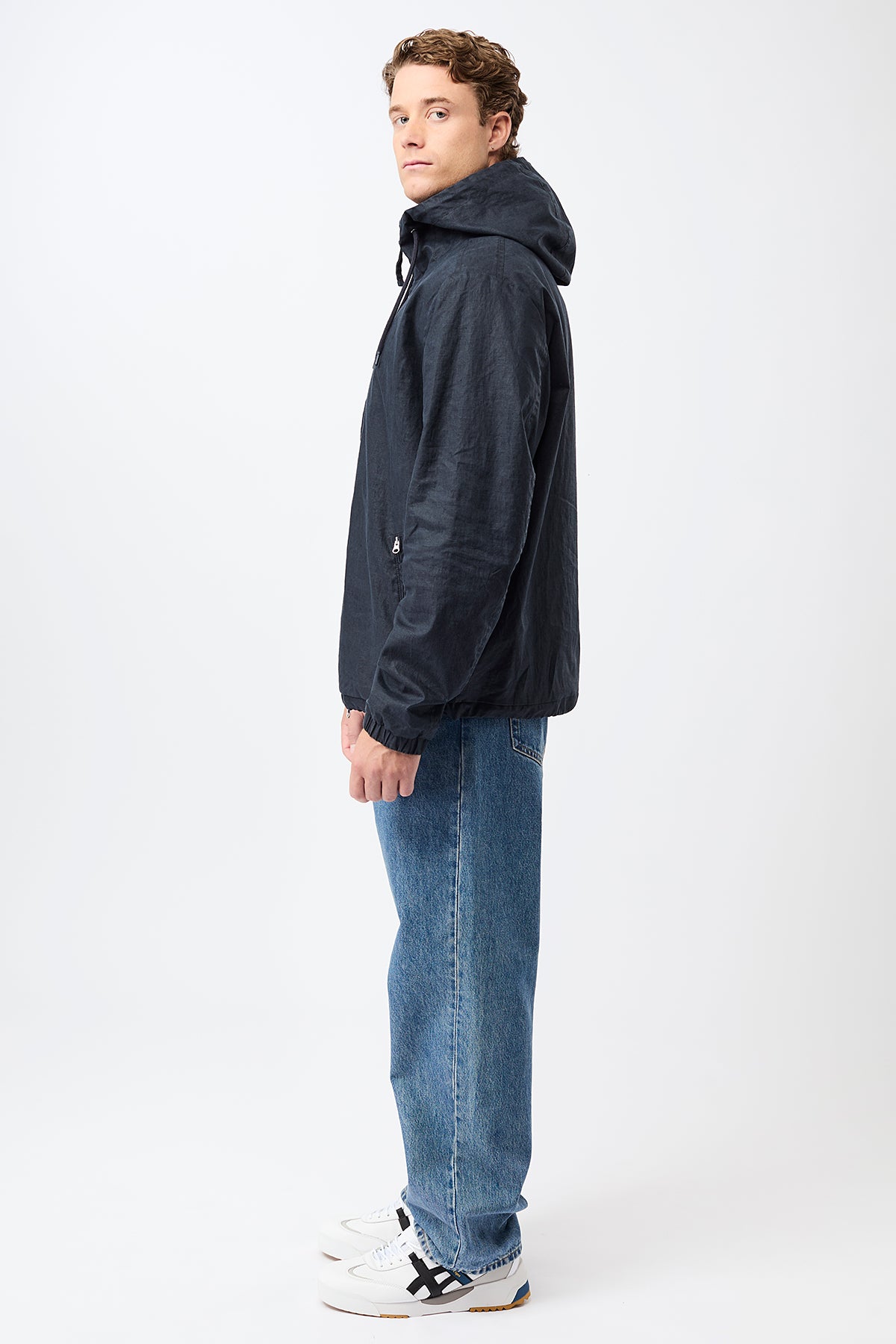 langerchen-li01-kurze-jacke-aus-beschichtetem-bio-leinen-navy image 2