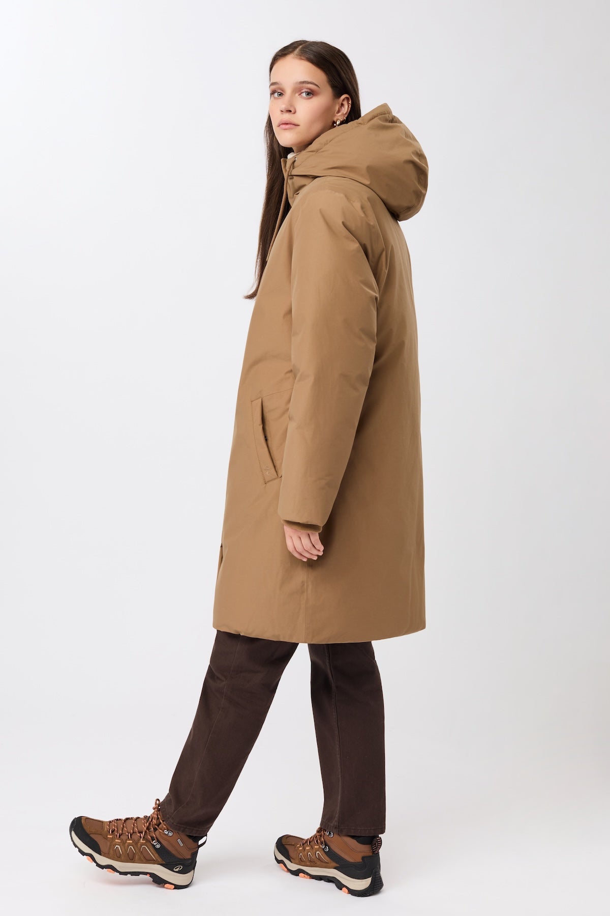 langerchen-lange-jacke-mit-kapuze-oak-beige-aus-eco-daune image 2