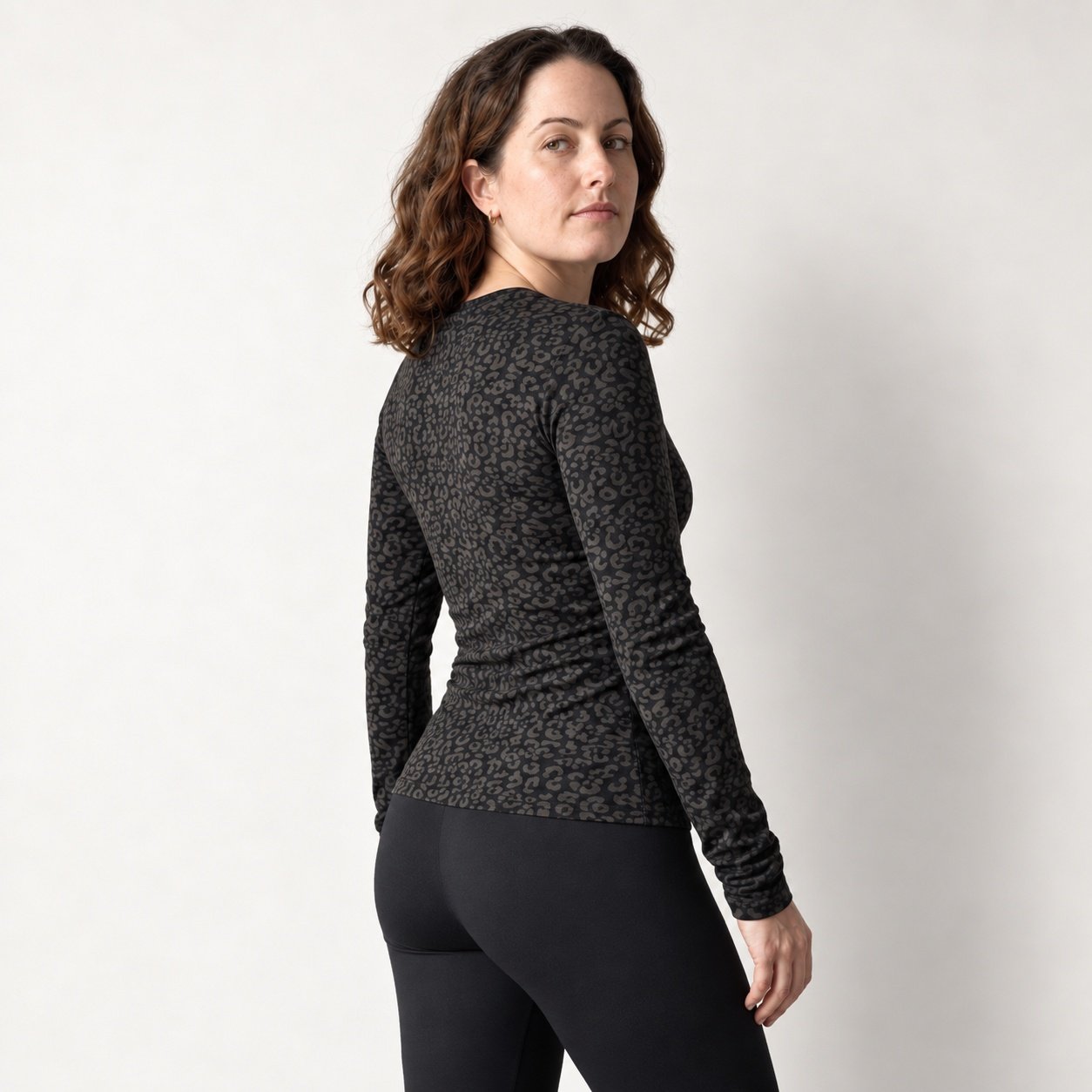 or-basics-snug-longsleeve-leo-black-bio-baumwolle-preorder image 7