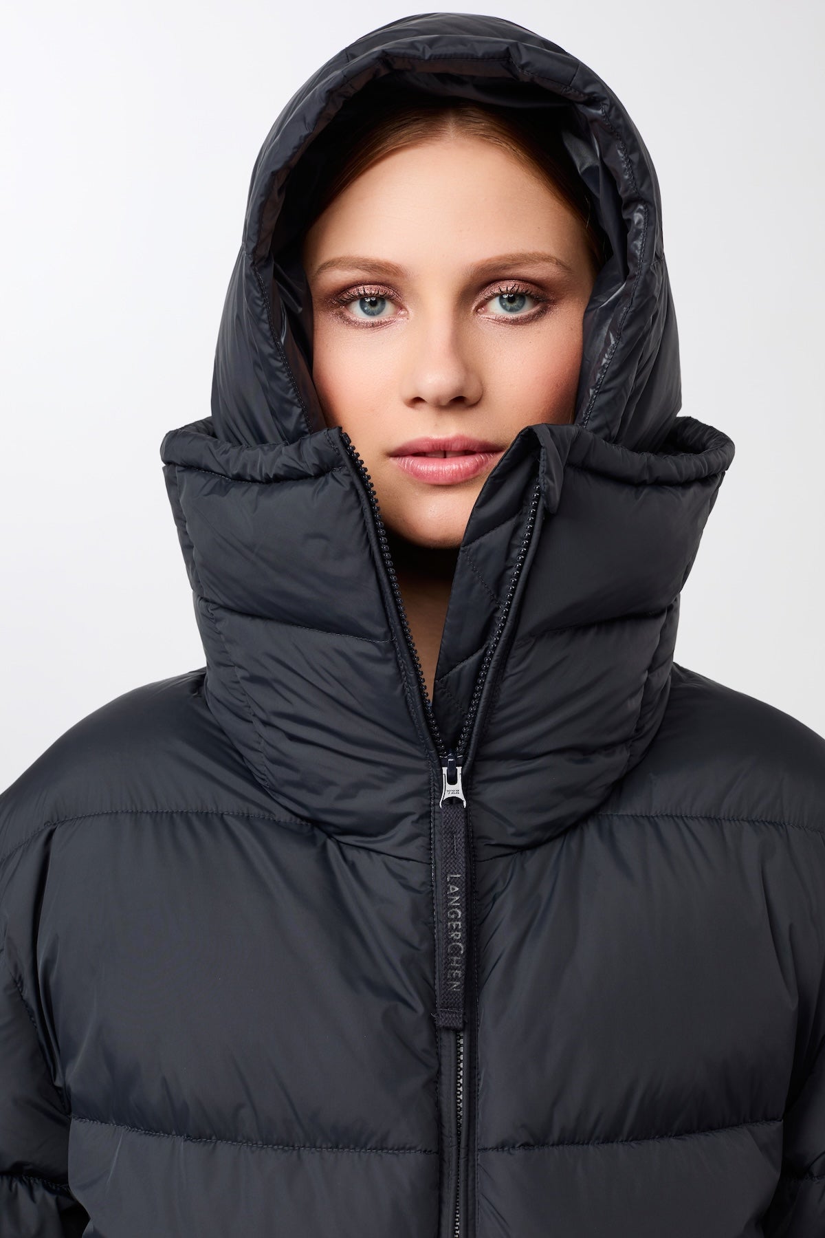 langerchen-steppjacke-mit-kragen-und-abnehmbarer-kapuze-steppjacke-in-midnight image 2