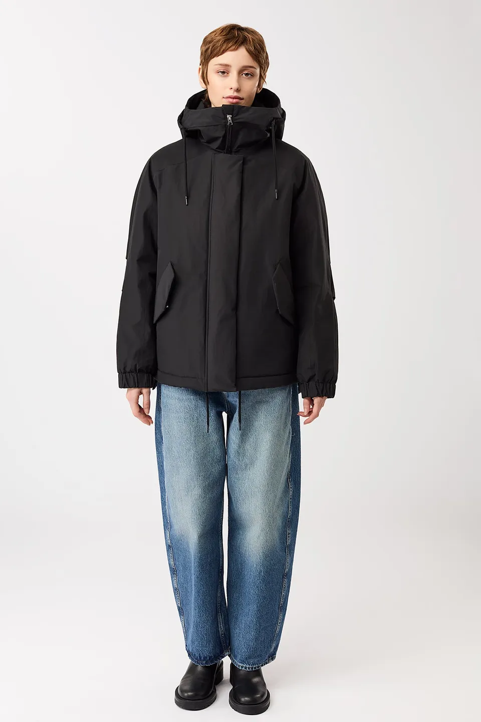 langerchen-wattierter-kurzparka-in-lockerem-volumen-black-parka image 1