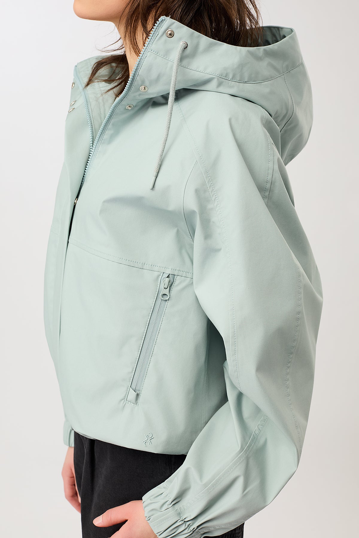 langerchen-kurze-regenjacke-mit-reissverschlusstasche-flow image 4