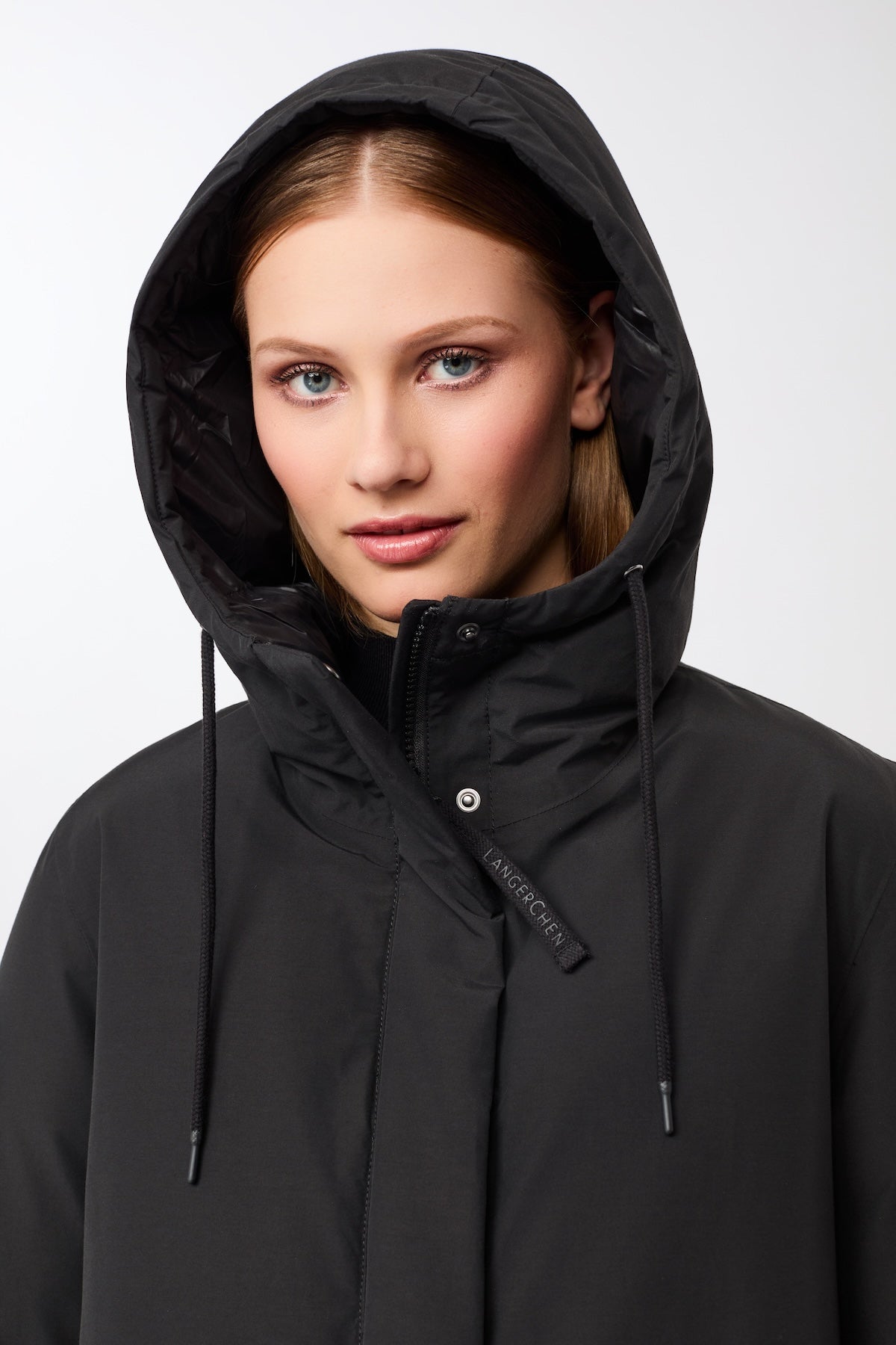 langerchen-lange-jacke-mit-kapuze-und-eco-daune-black-cn08 image 6