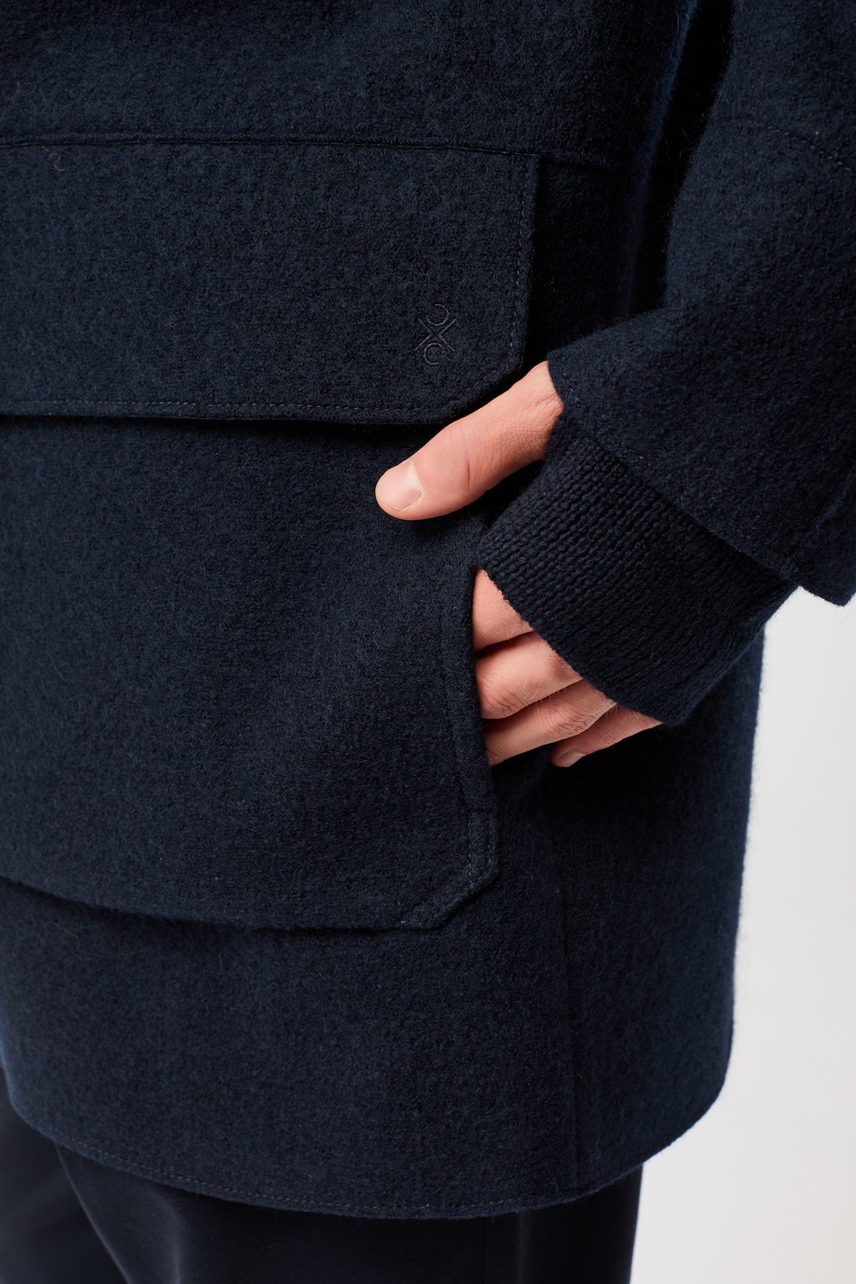 langerchen-parka-aus-techno-felt-mit-gro-en-taschen-navy image 4