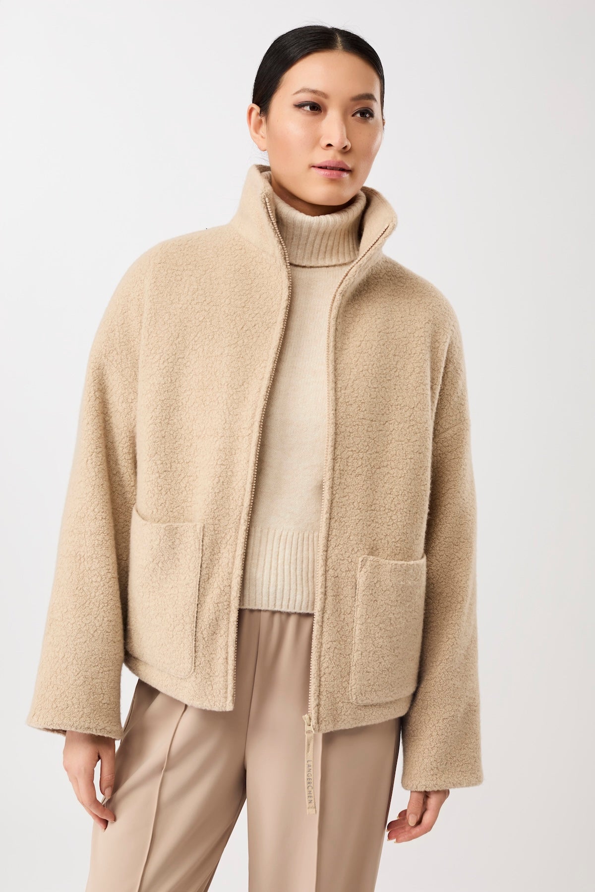 langerchen-jacke-mit-stehkragen-aus-woll-fleece-kurze-jacke-in-limestone image 4