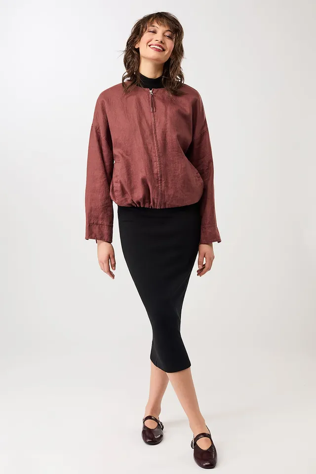 langerchen-rundhals-bomberjacke-mit-leistentasche-rubywood-leinen image 1