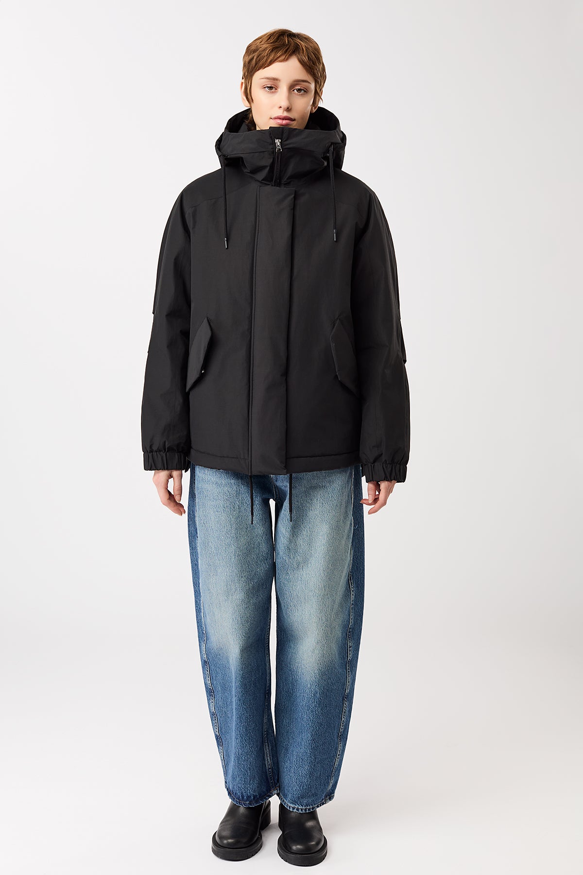 langerchen-wattierter-kurzparka-in-lockerem-volumen-black-parka image 1