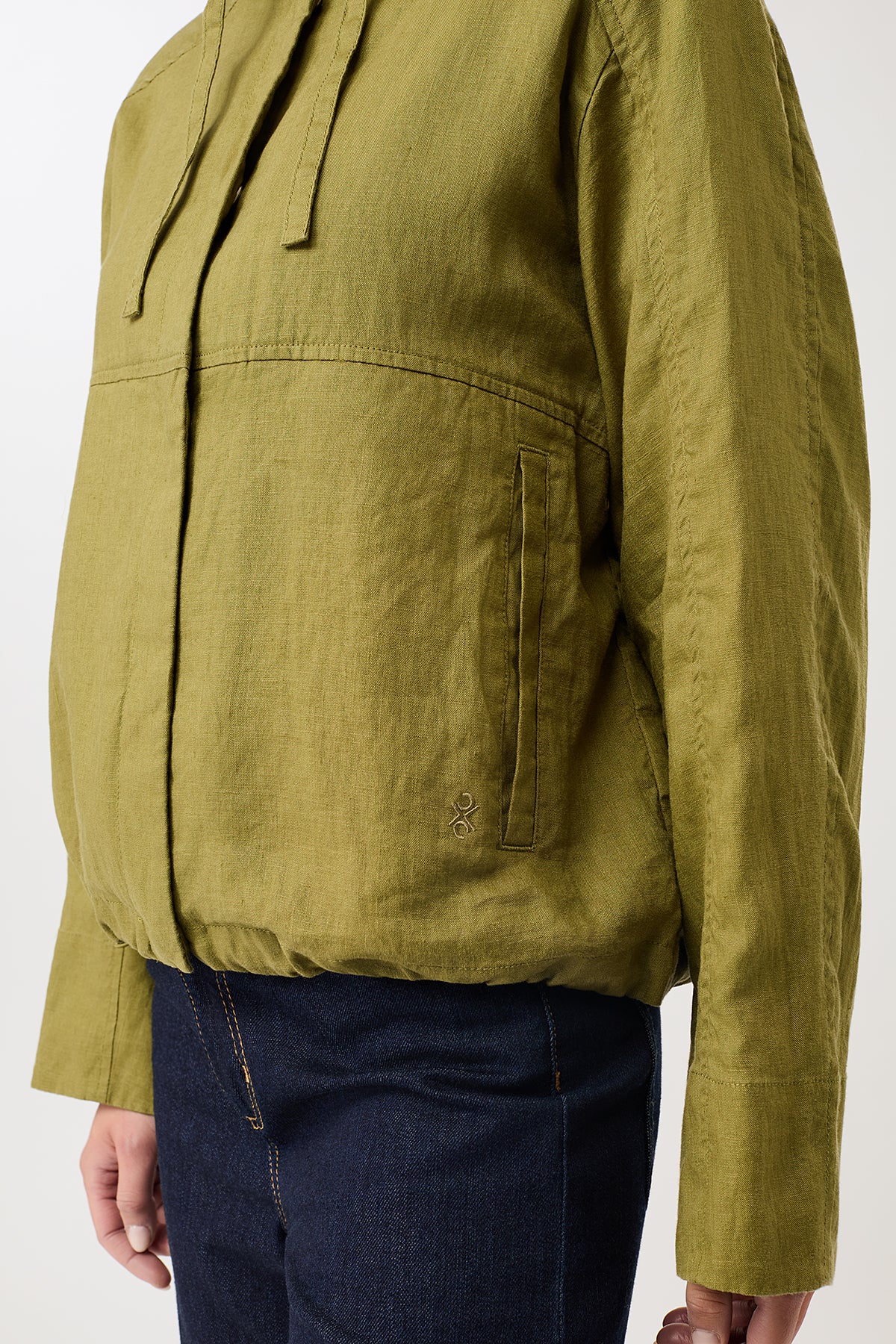langerchen-lockere-jacke-mit-kordelzug-kapuze-green-olive-leinen image 5