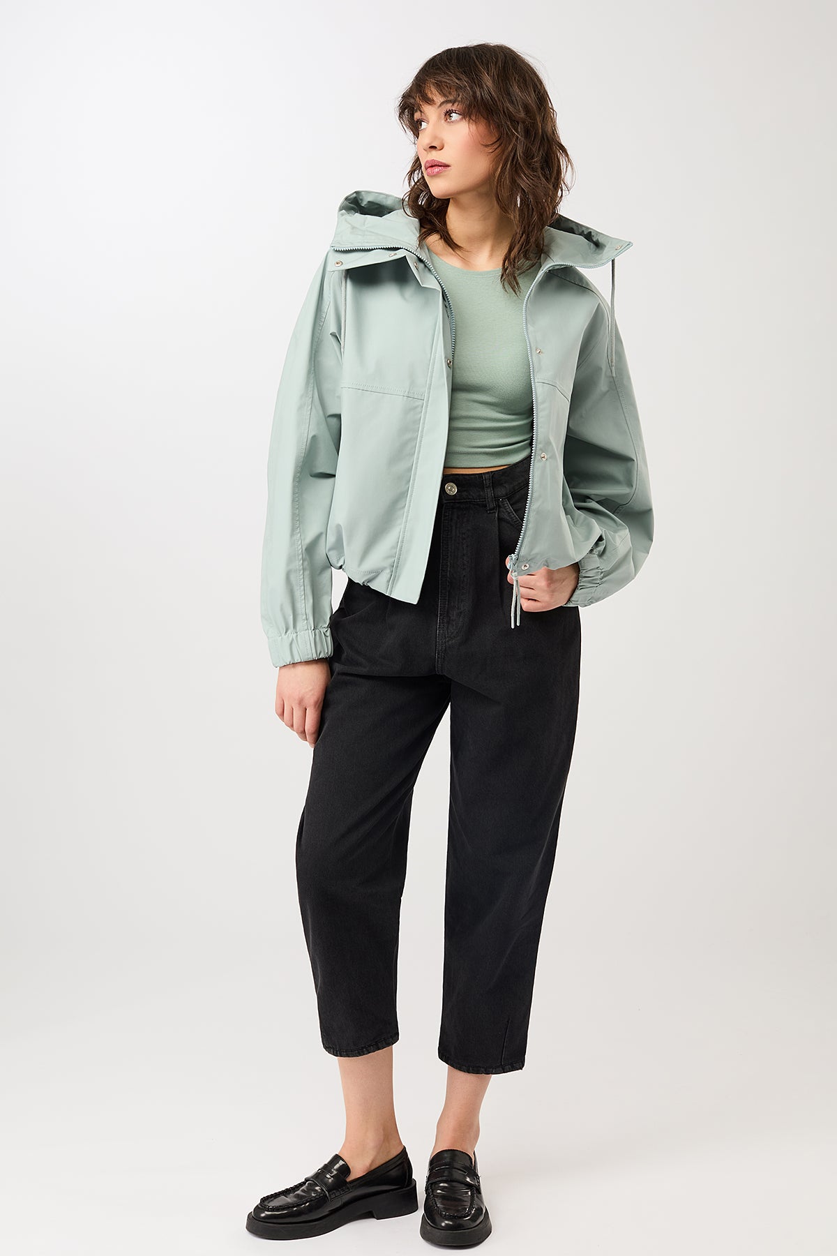 langerchen-kurze-regenjacke-mit-reissverschlusstasche-flow image 5