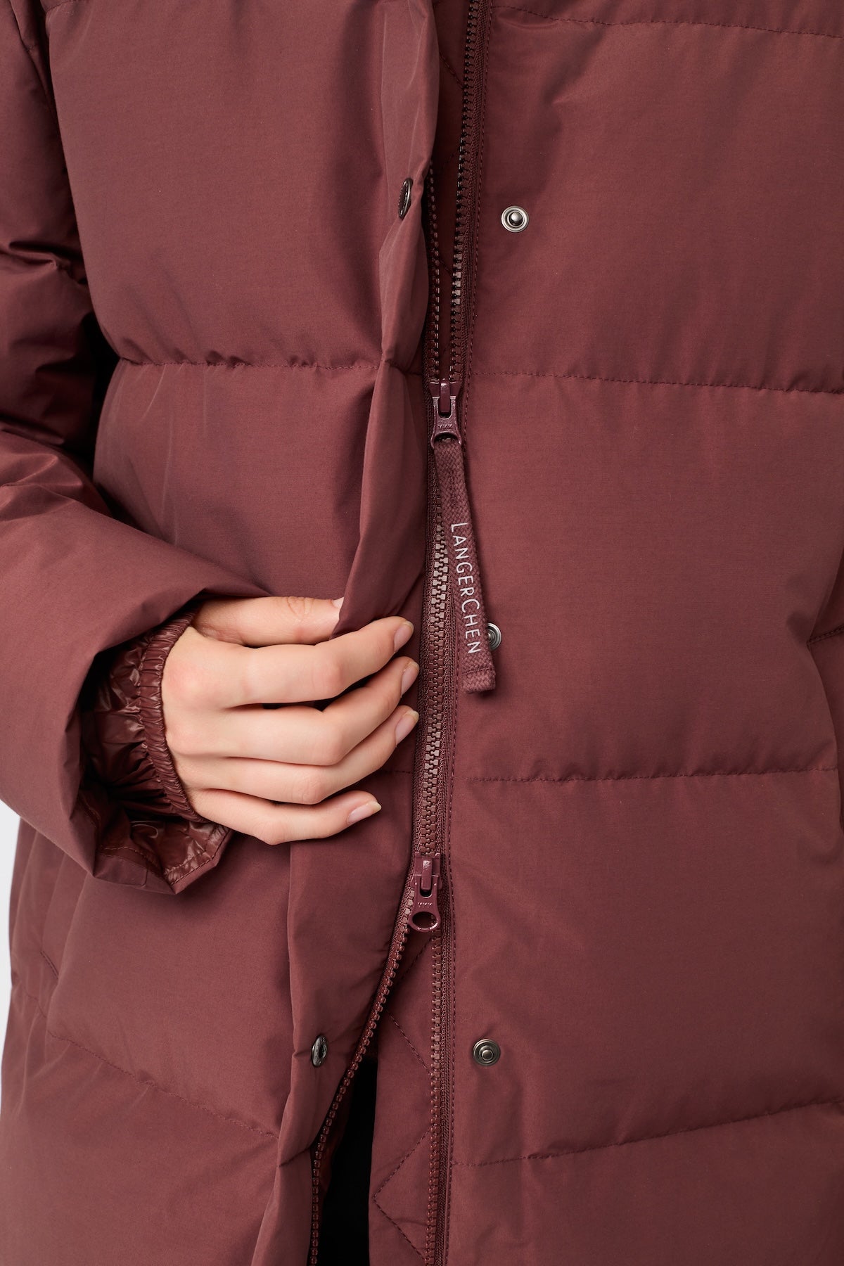 langerchen-jacke-mit-stehkragen-aus-eco-daune-burgundy image 6