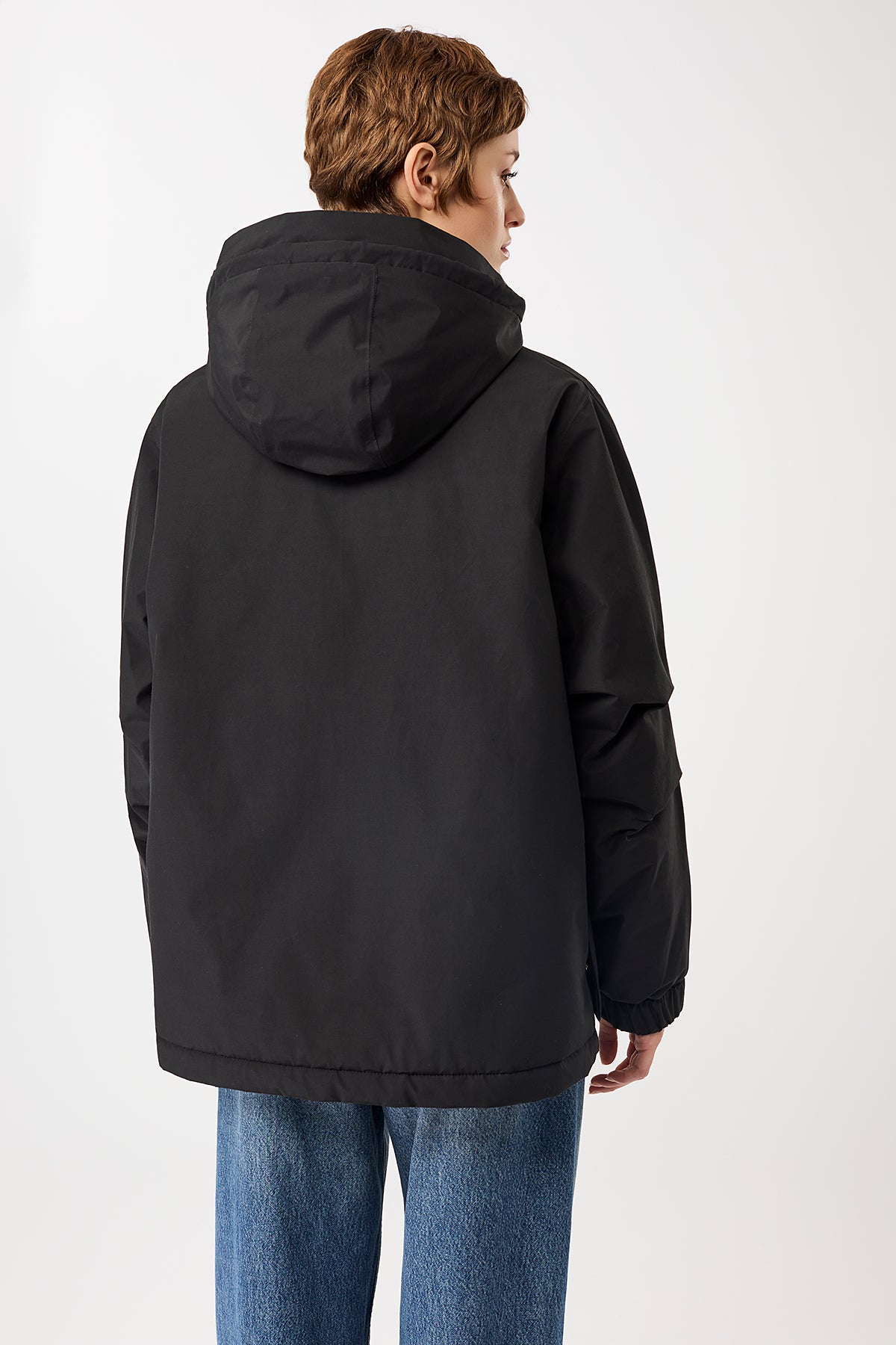 langerchen-wattierter-kurzparka-in-lockerem-volumen-black-parka image 5