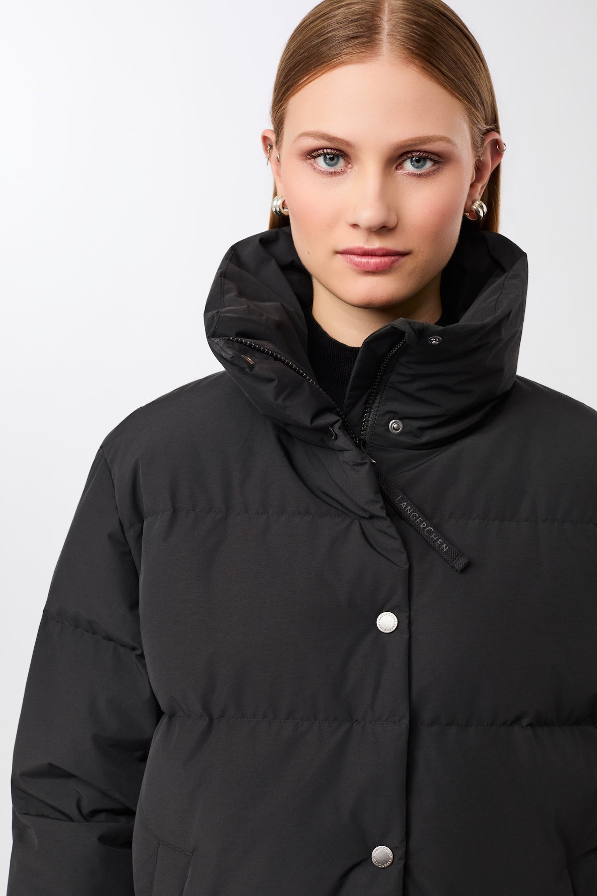 langerchen-jacke-mit-stehkragen-aus-eco-daune-kurze-jacke-black image 6