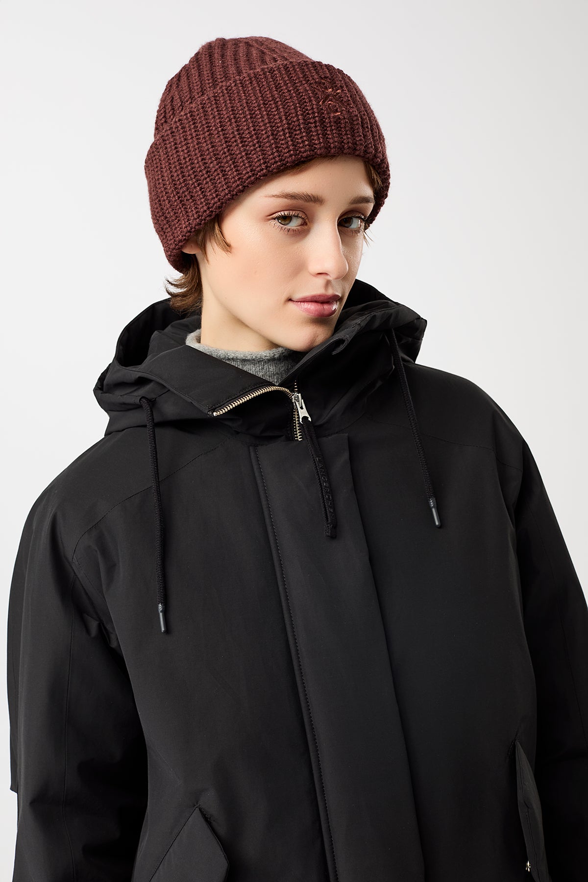 langerchen-wattierter-kurzparka-in-lockerem-volumen-black-parka image 6