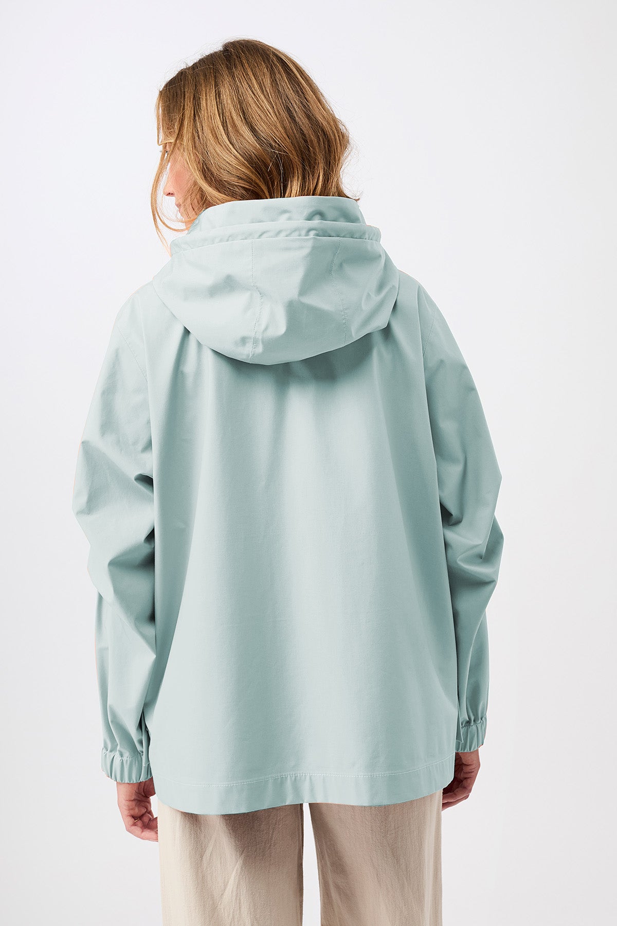 langerchen-kapuzenjacke-mit-falten-am-arm-kurze-jacke-flow image 4
