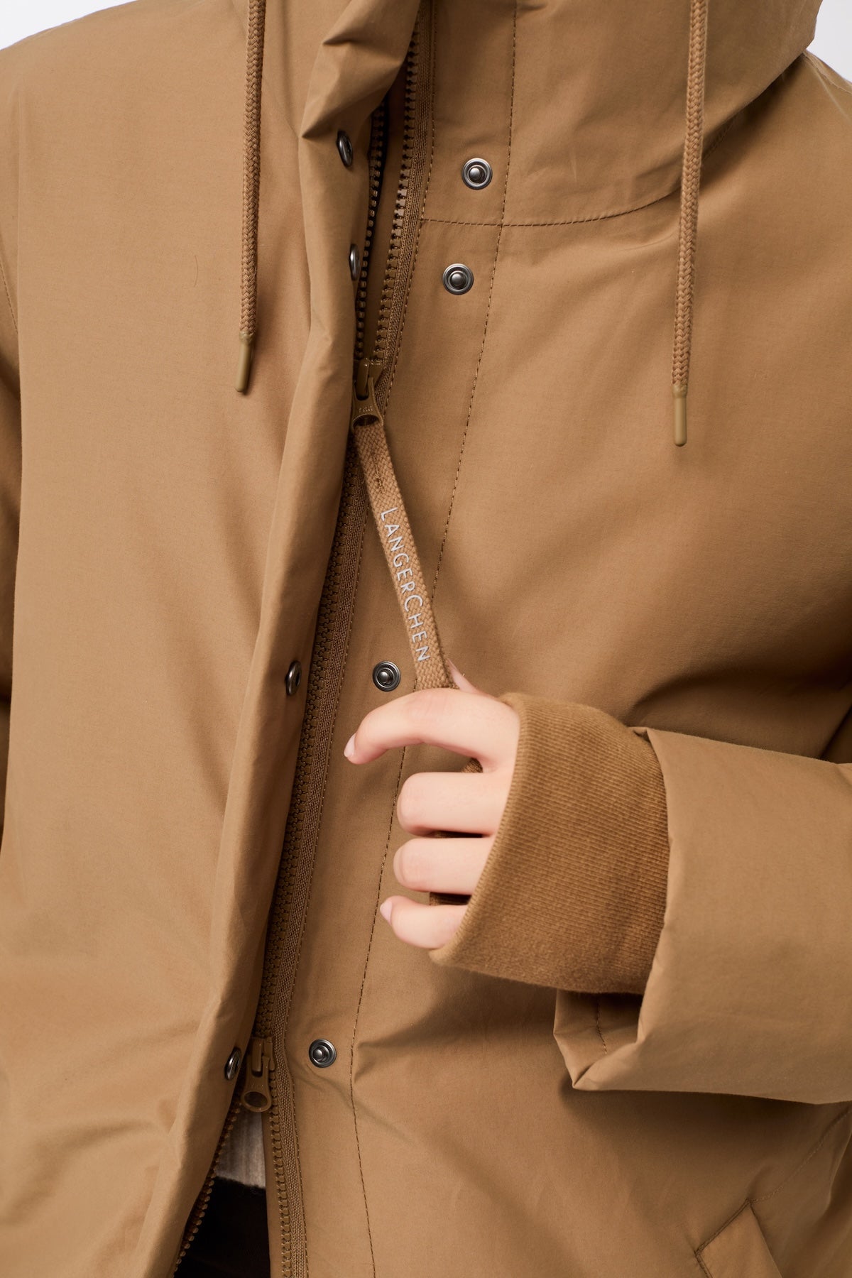 langerchen-lange-jacke-mit-kapuze-oak-beige-aus-eco-daune image 5