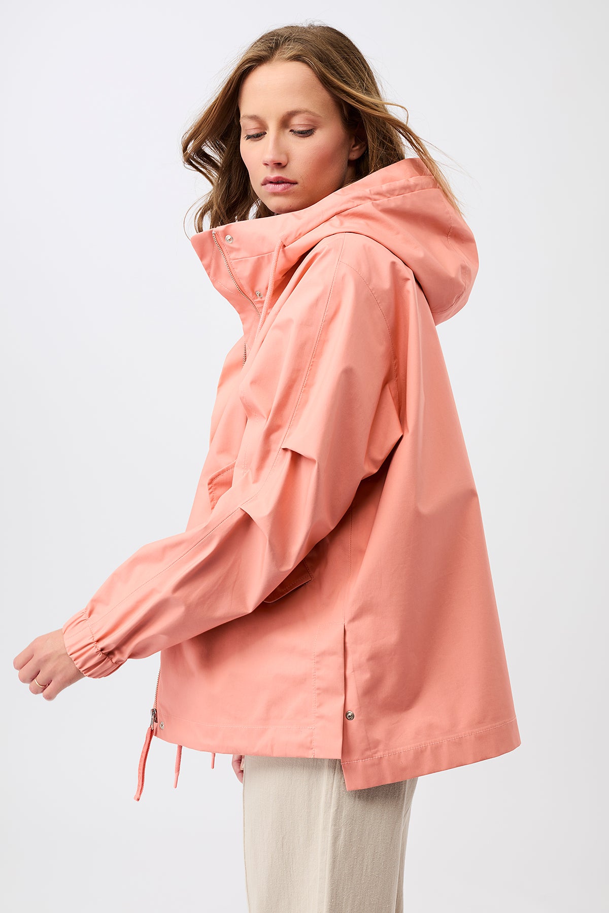 langerchen-kapuzenjacke-mit-falten-am-arm-frangipani image 3