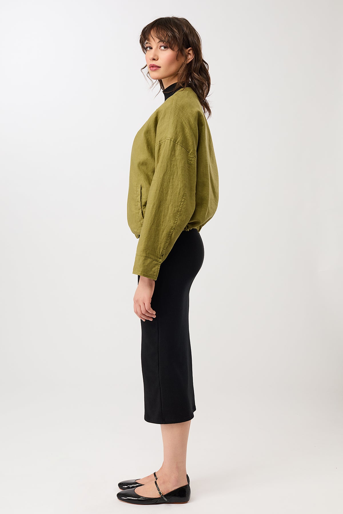 langerchen-rundhals-bomberjacke-mit-leistentasche-green-olive image 3
