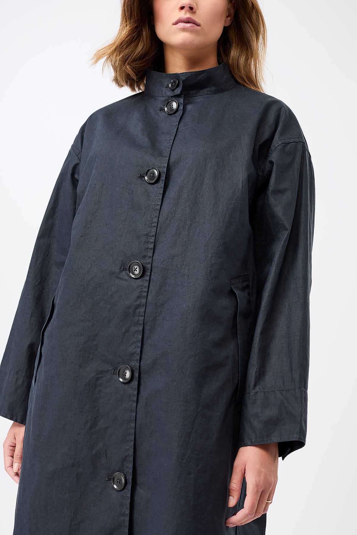 langerchen-langer-mantel-aus-leinen-mit-kn-pfen-navy image 4