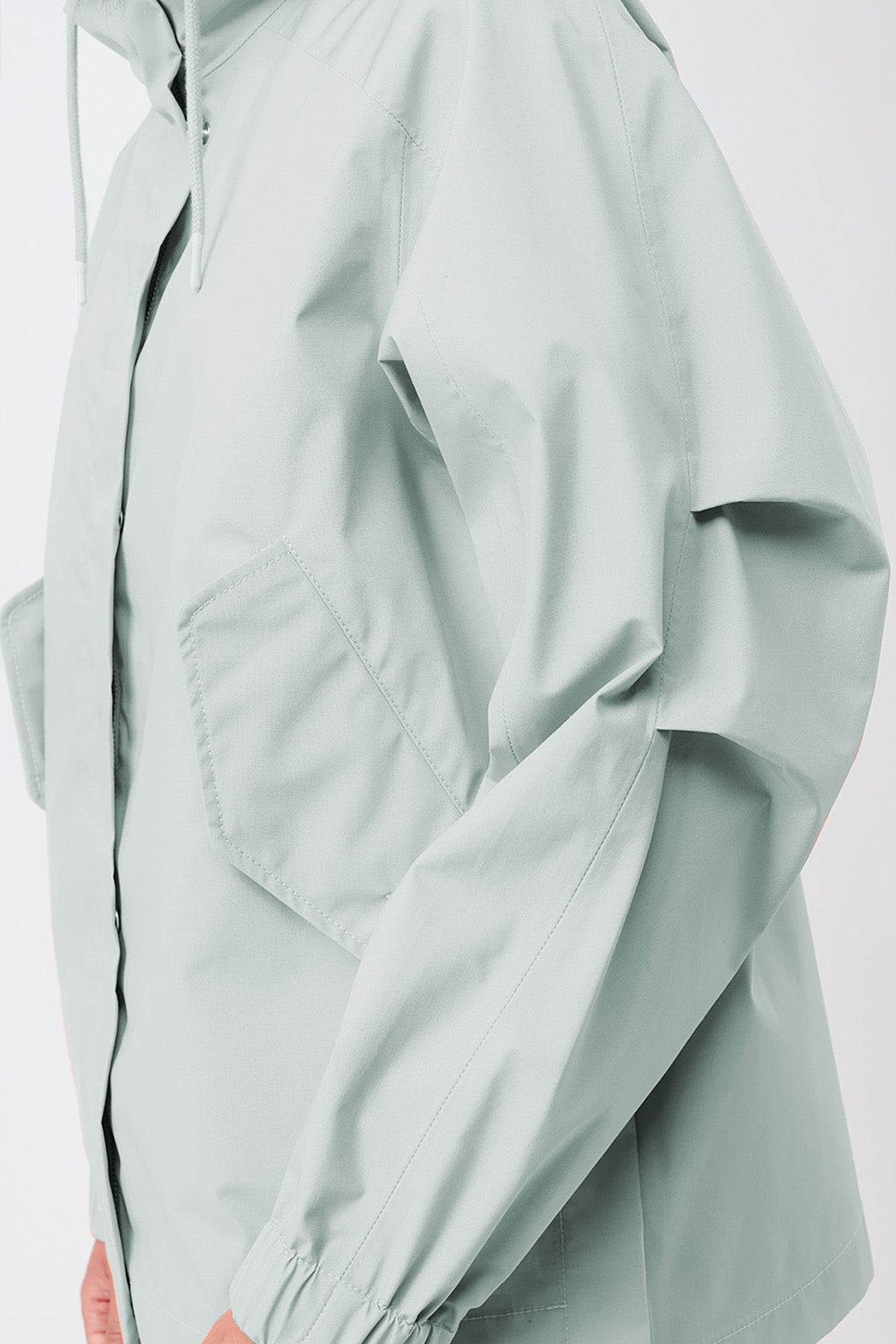 langerchen-kapuzenjacke-mit-falten-am-arm-kurze-jacke-flow image 2