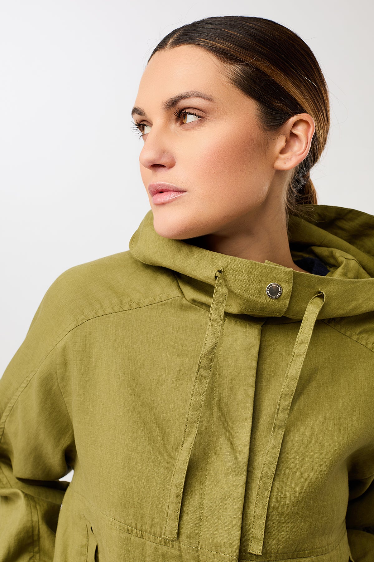 langerchen-lockere-jacke-mit-kordelzug-kapuze-green-olive-leinen image 2