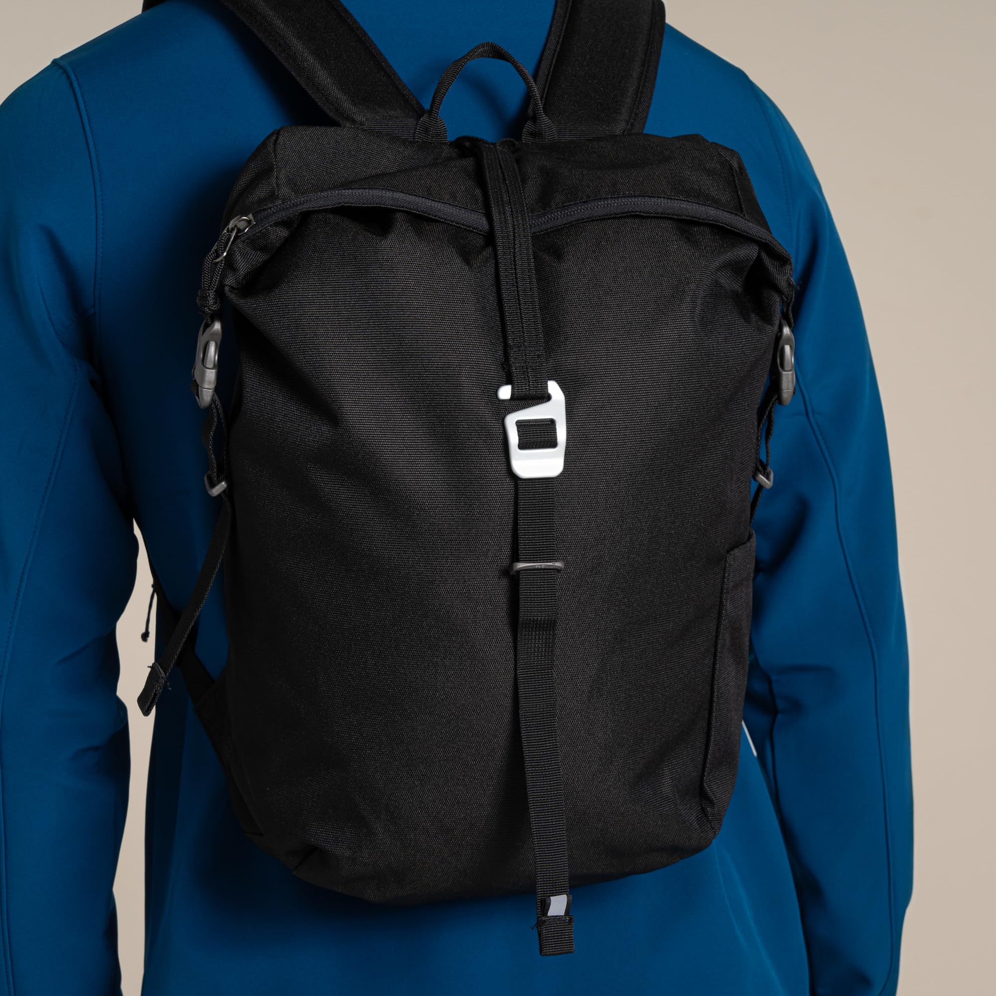 craghoppers-expert-kiwi-16l-roll-top-rucksack-unisex image 2