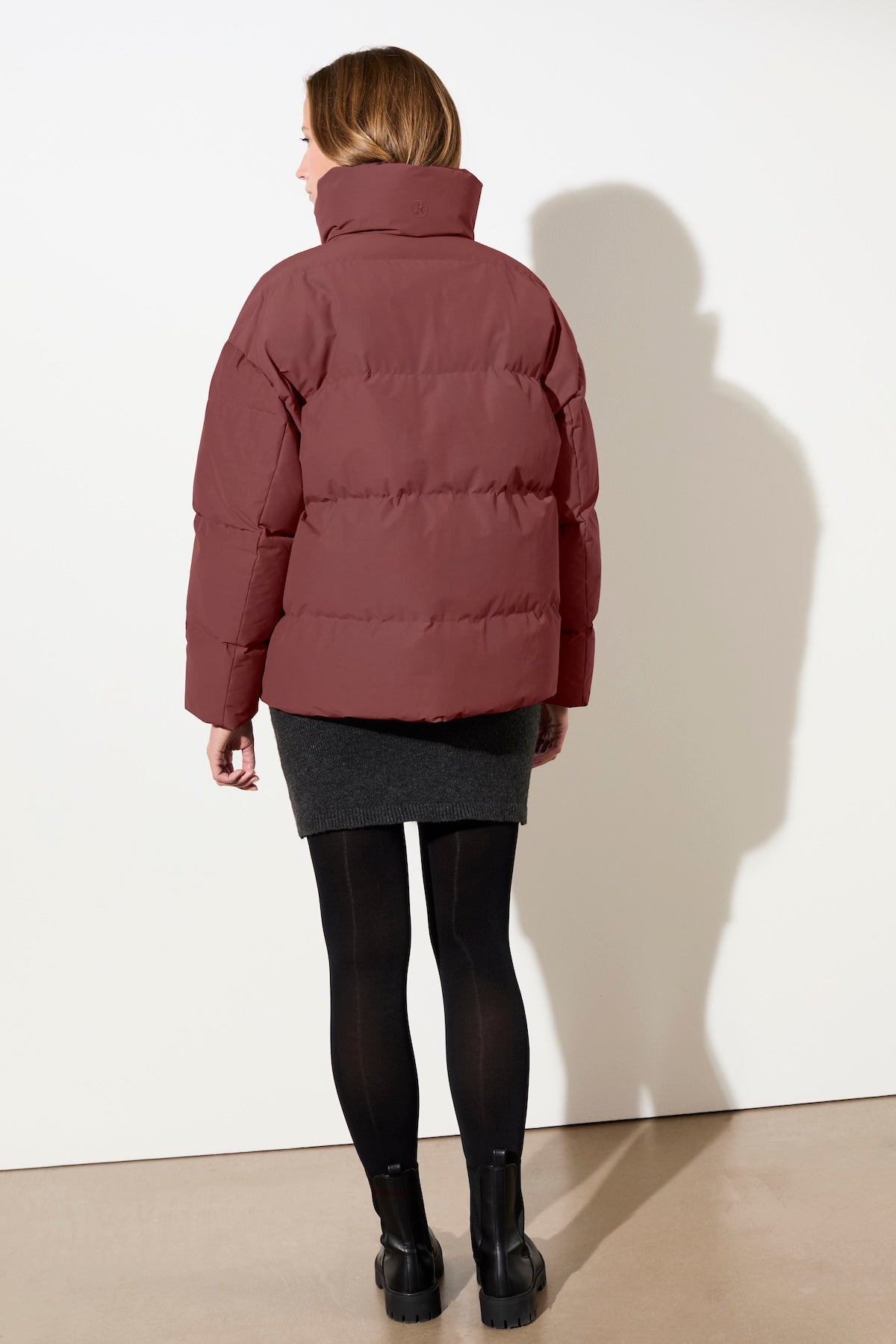 langerchen-gesteppte-jacke-eco-daune-stehkragen-in-burgundy image 4