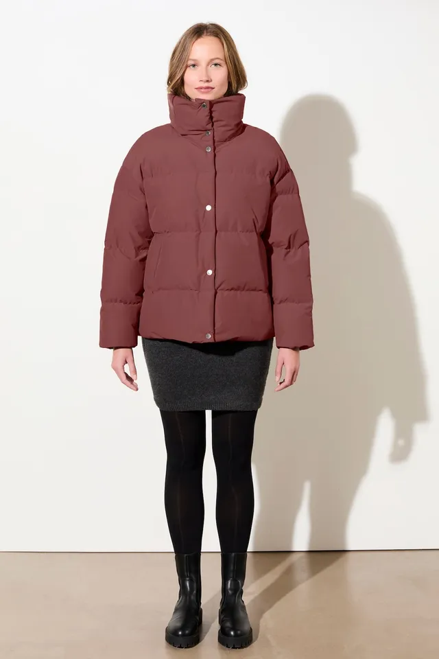 langerchen-gesteppte-jacke-eco-daune-stehkragen-in-burgundy image 1