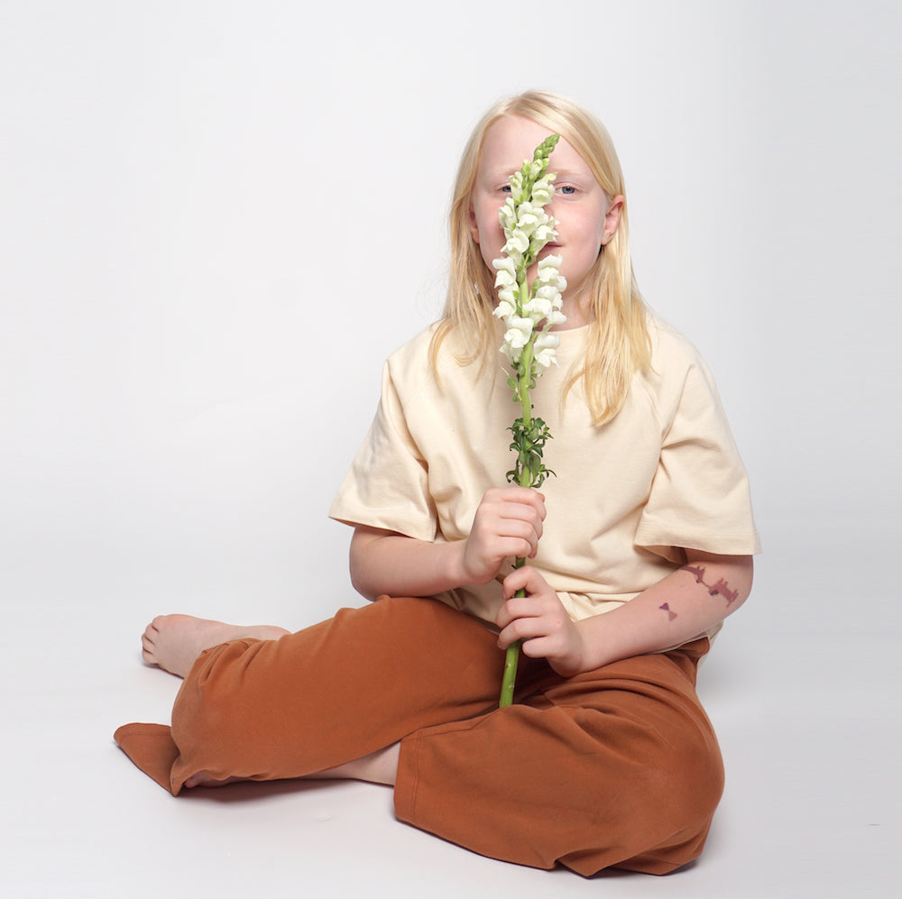or-basics-wide-leg-pants-caramel-cookie-kinderhose-weites-bein image 4