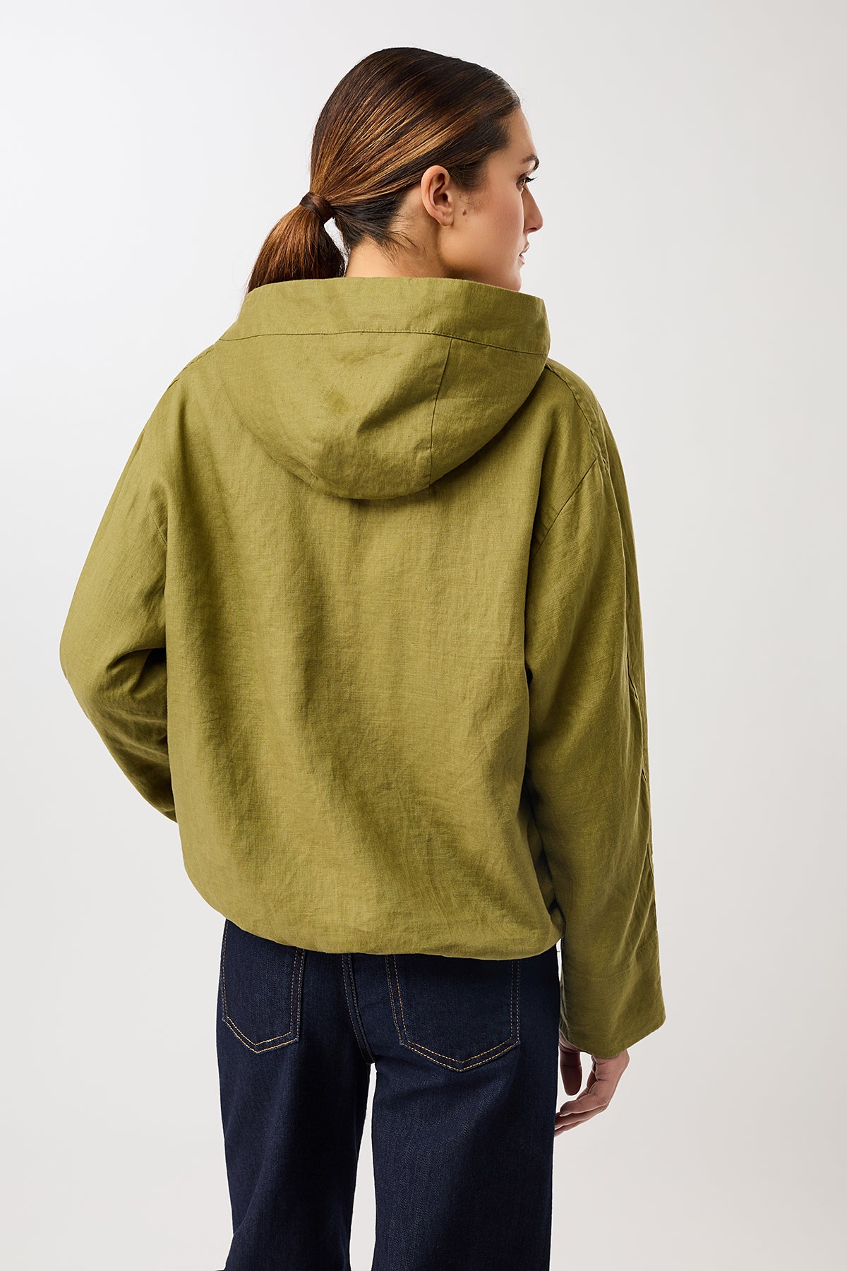 langerchen-lockere-jacke-mit-kordelzug-kapuze-green-olive-leinen image 4