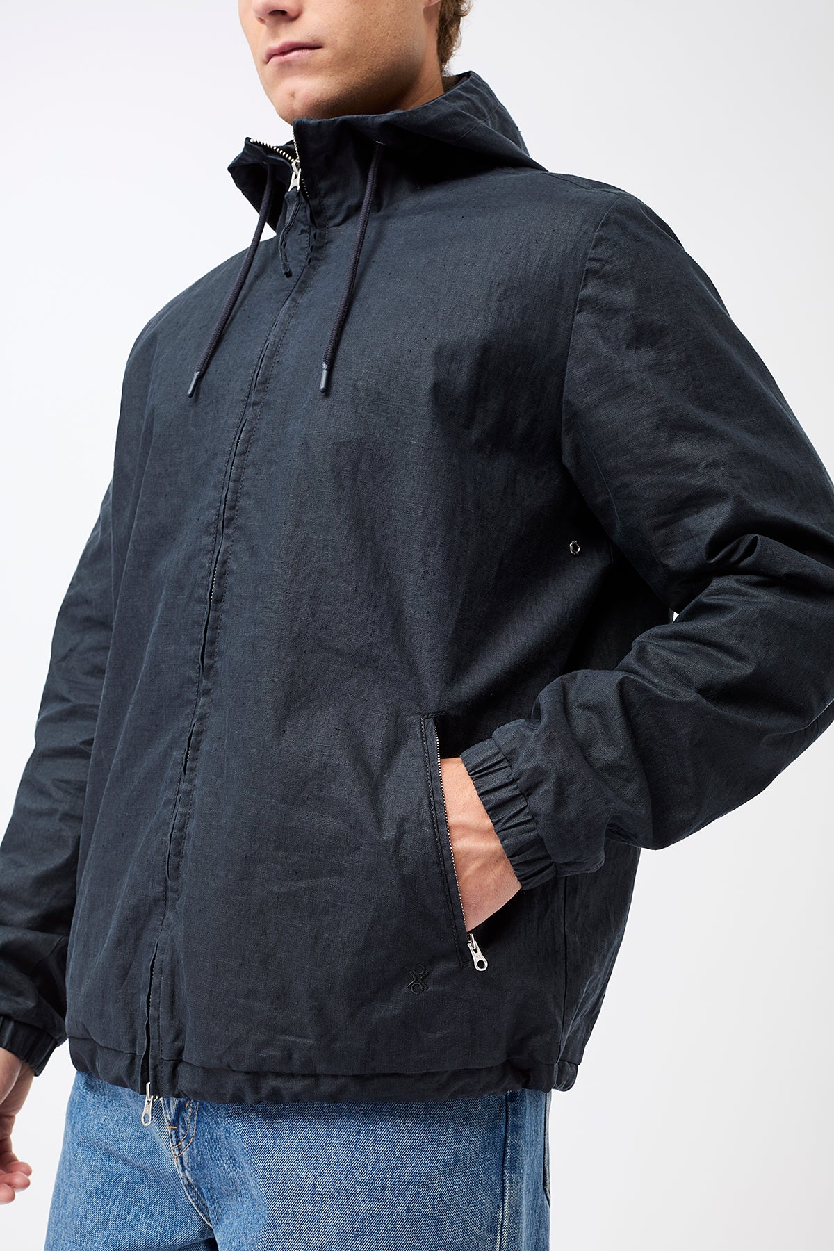 langerchen-li01-kurze-jacke-aus-beschichtetem-bio-leinen-navy image 5