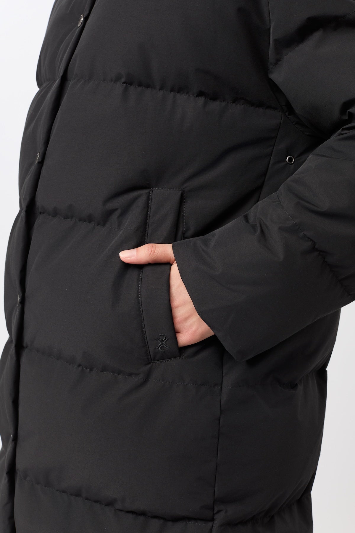 langerchen-jacke-mit-stehkragen-aus-eco-daune-kurze-jacke-black image 4