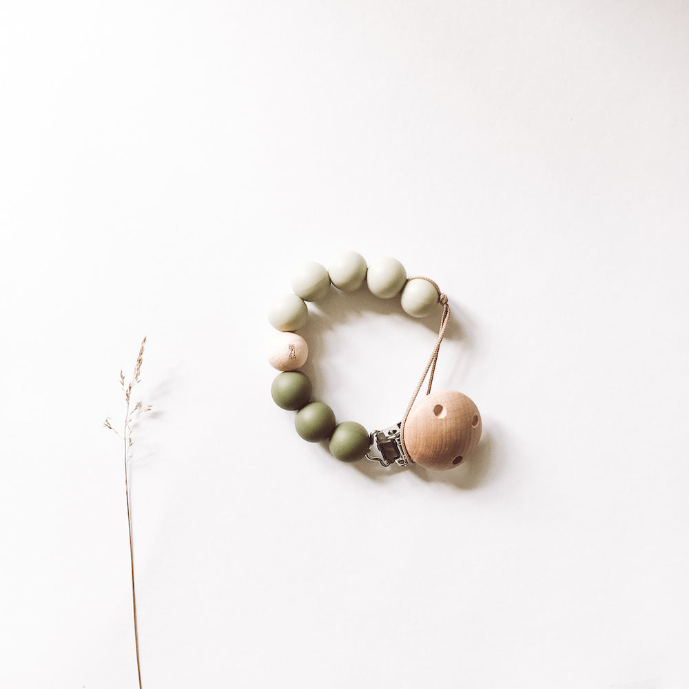 or-basics-schnullerclip-bezisa-baby-schnullerclip-aus-silikon-und-holz image 4