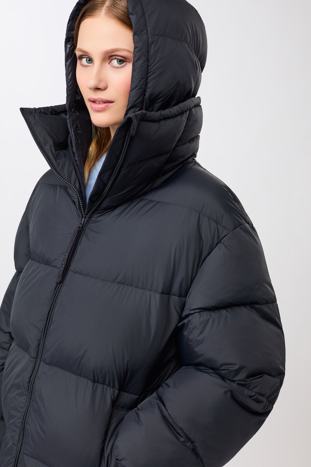 langerchen-steppjacke-mit-kragen-und-abnehmbarer-kapuze-steppjacke-in-midnight image 5