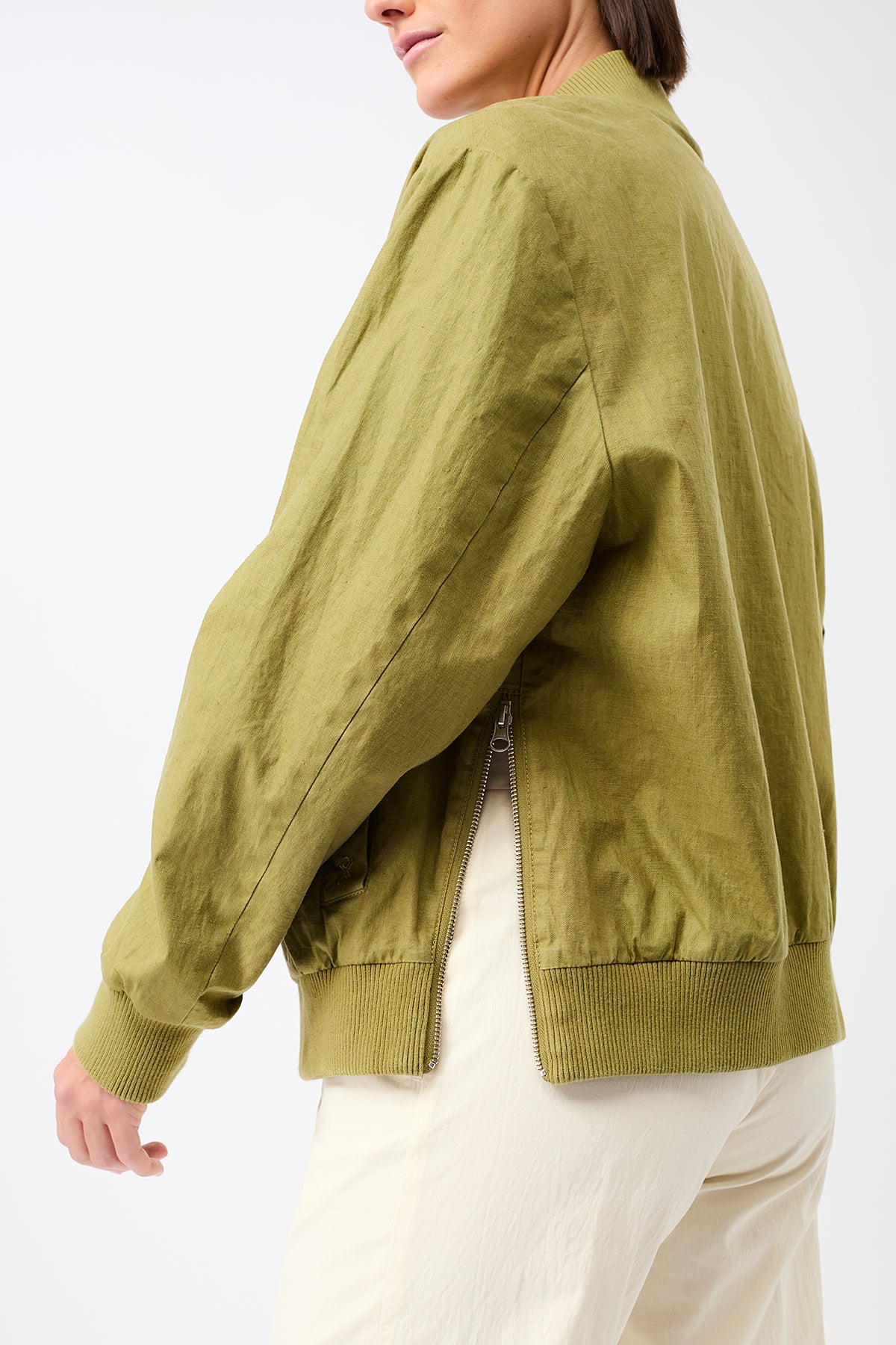 langerchen-bomberjacke-mit-seitlichen-rei-verschl-ssen-green-olive image 2