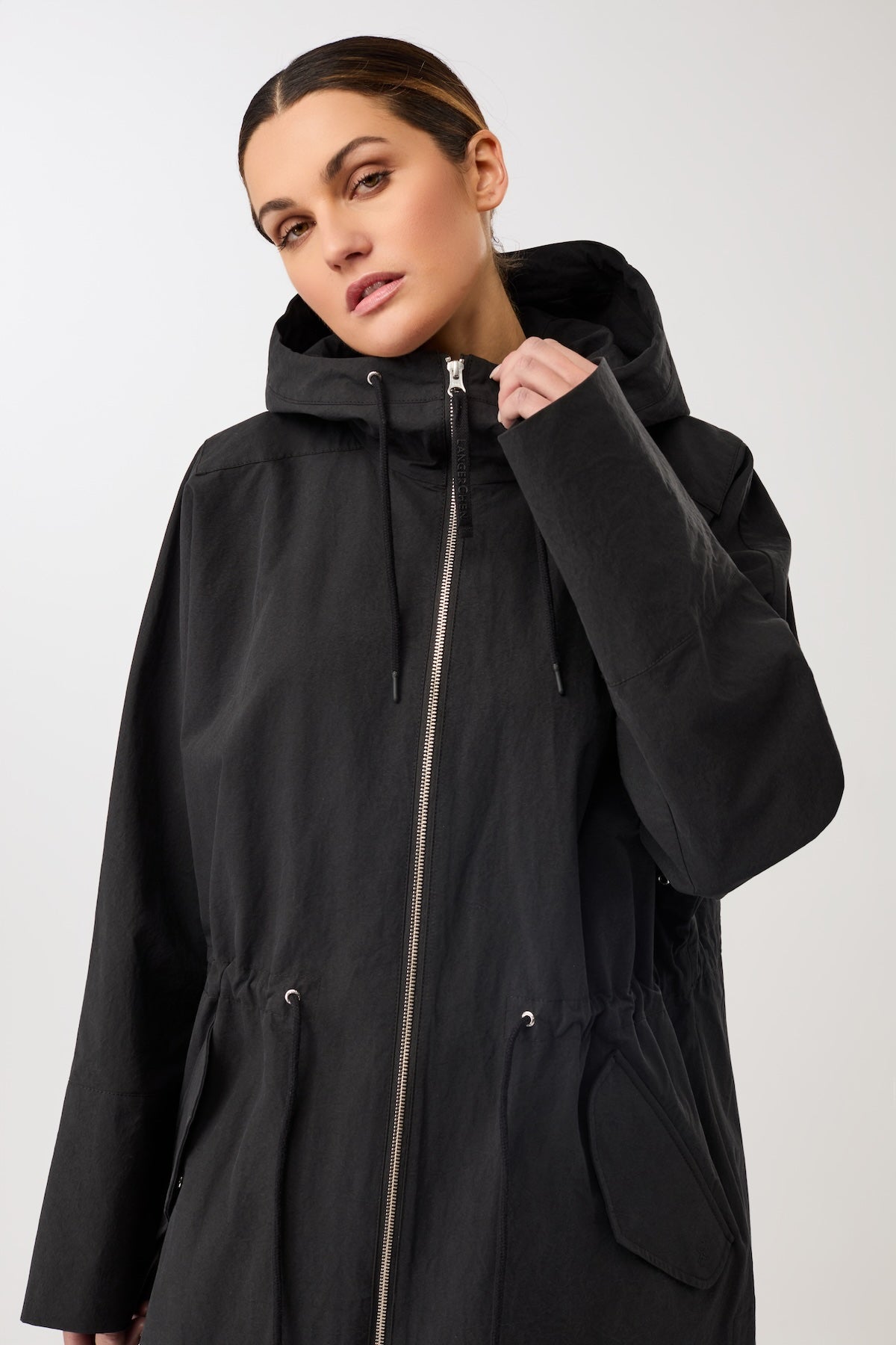 langerchen-langer-parka-black-mit-seitlichen-druckkn-pfen-und-rmelaufschlag image 6