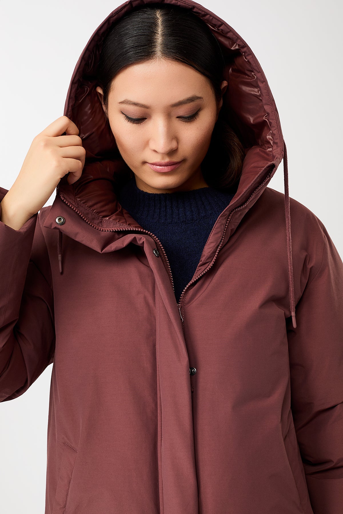 langerchen-langer-mantel-aus-eco-daune-mit-kapuze-burgundy image 6