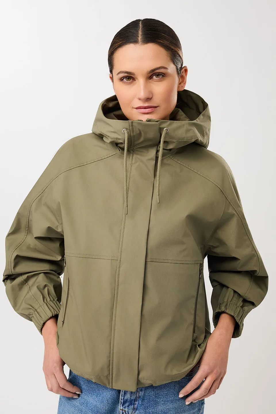 langerchen-kurze-regenjacke-mit-rei-verschlusstasche-stone-moss image 1