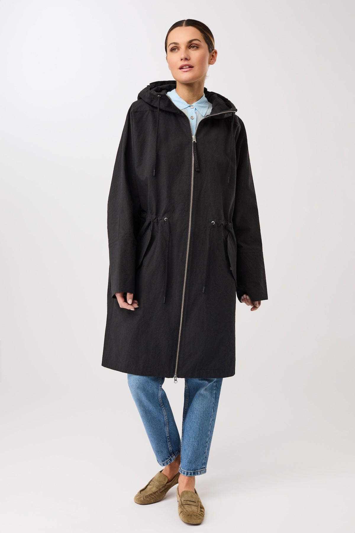 langerchen-langer-parka-black-mit-seitlichen-druckkn-pfen-und-rmelaufschlag image 1