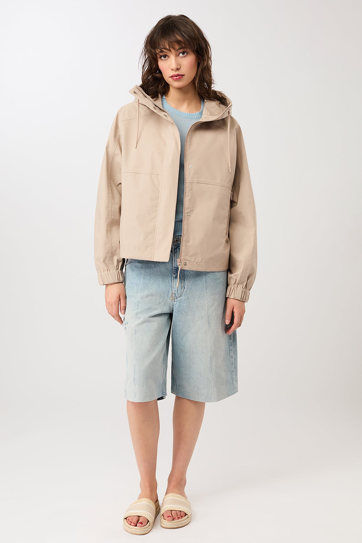langerchen-kurze-regenjacke-mit-reissverschlusstasche-regenjacke-in-blush image 6