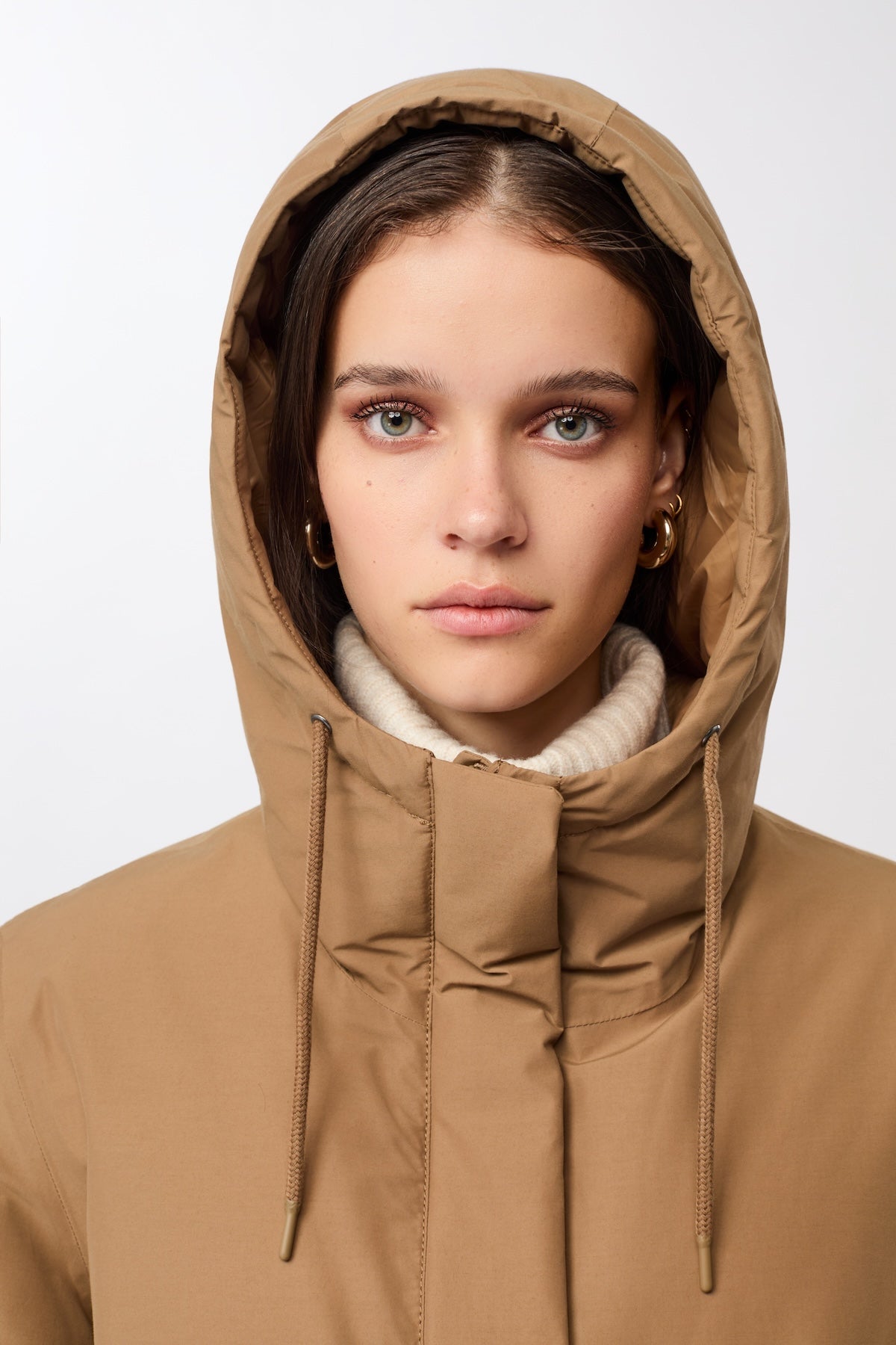 langerchen-lange-jacke-mit-kapuze-oak-beige-aus-eco-daune image 4