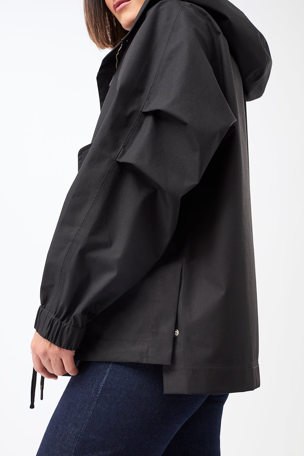 langerchen-kapuzenjacke-mit-falten-am-arm-kurze-jacke-in-black image 2