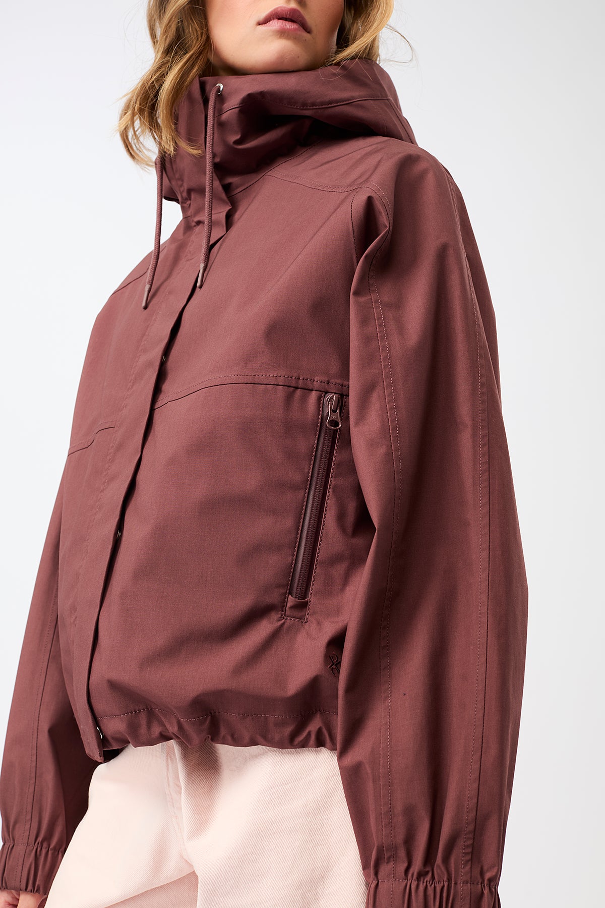 langerchen-kurze-regenjacke-mit-reissverschlusstasche-rubywood image 5