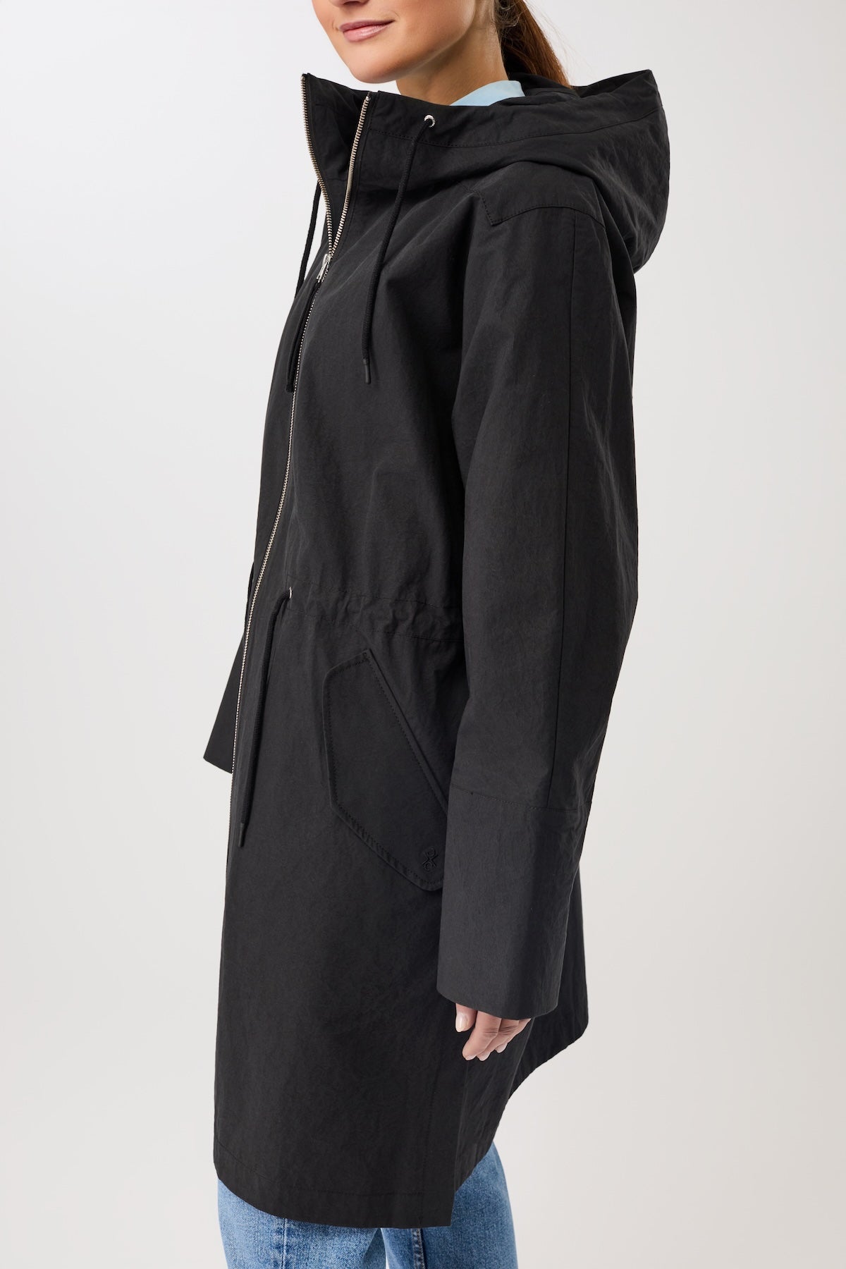 langerchen-langer-parka-black-mit-seitlichen-druckkn-pfen-und-rmelaufschlag image 4