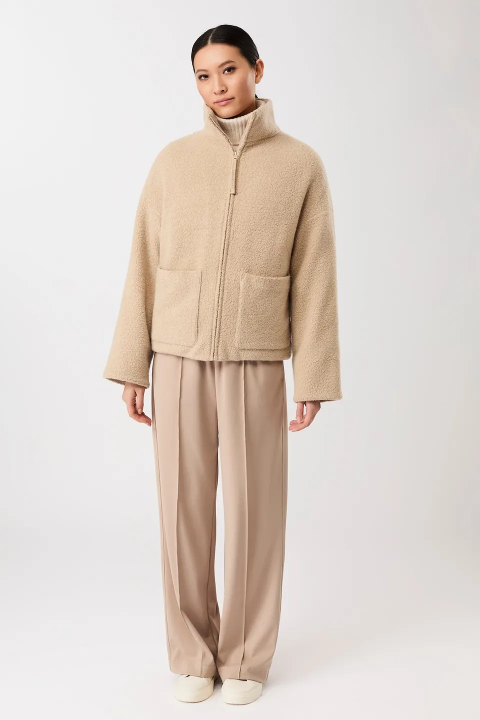 langerchen-jacke-mit-stehkragen-aus-woll-fleece-kurze-jacke-in-limestone image 1