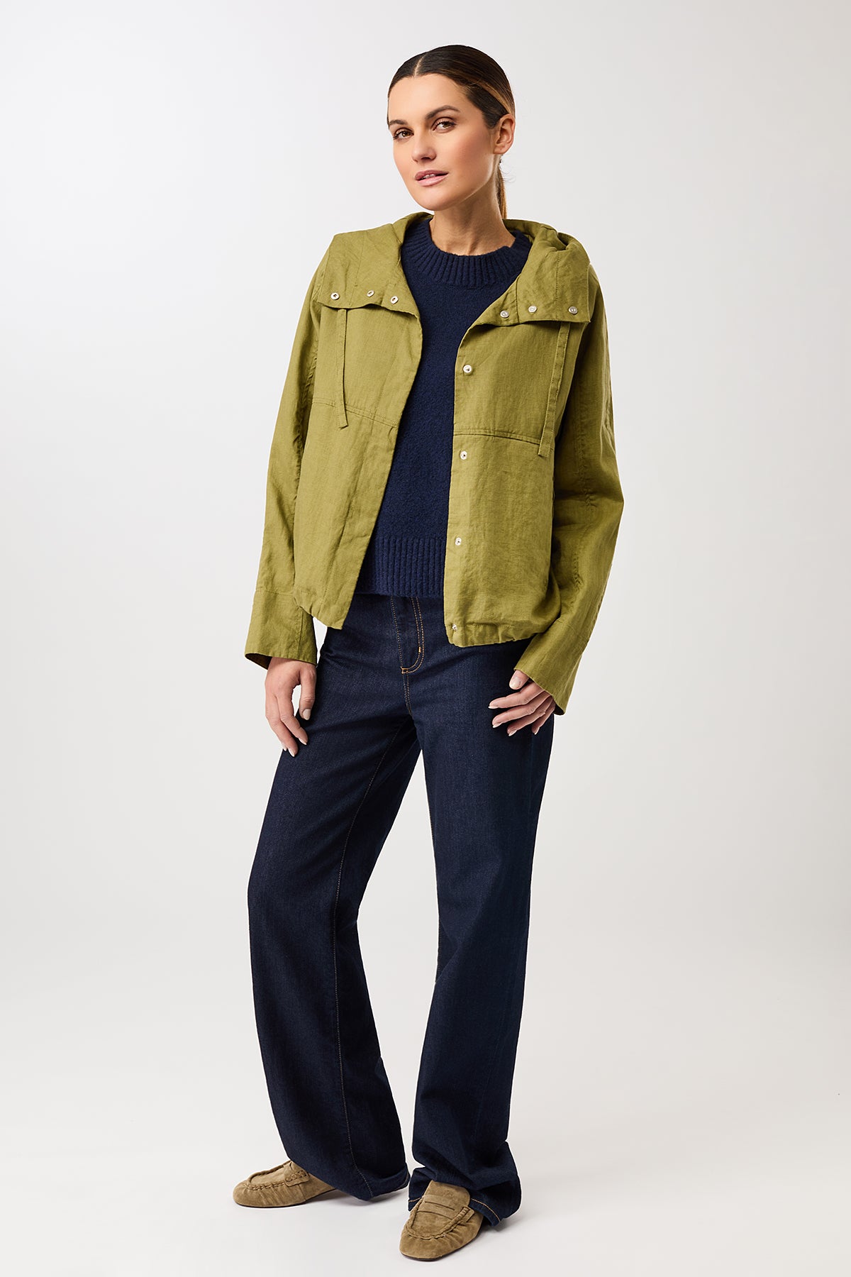 langerchen-lockere-jacke-mit-kordelzug-kapuze-green-olive-leinen image 6
